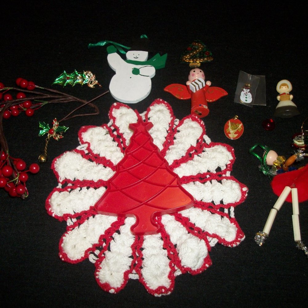 CANDYCORE CHRISTMAS VINTAGE COTTAGE JEWELRY DOILY ETC LOT 14